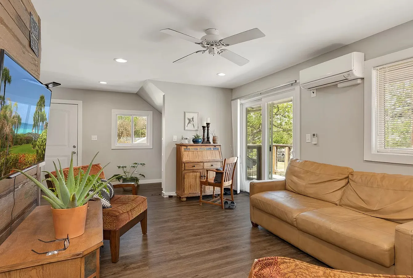 210 Adams St — Photo 4
