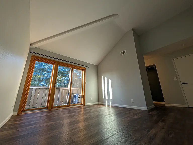 137 Union Ave #E — Photo 8