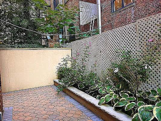 2nd image of 20 W 87th St #1B