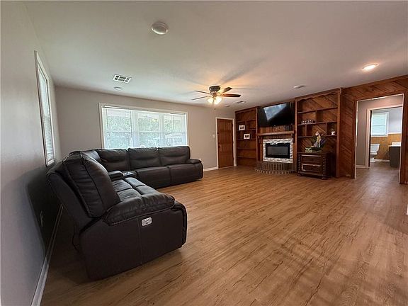 4th image of 216 Carlon Dr