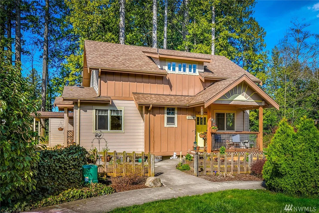 1178 Hughes Ave photo 1