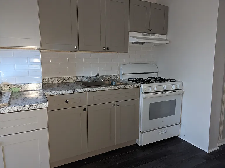 32 Idlewild Ave #1L — Photo 4