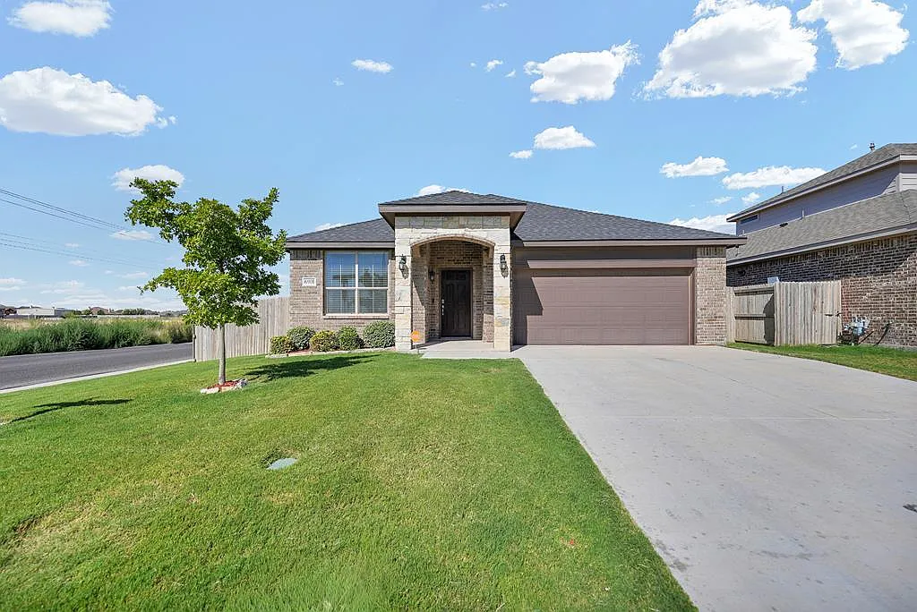 3 bed, 2.0 bath, 1707 sqft, $2,600 — Photo 2