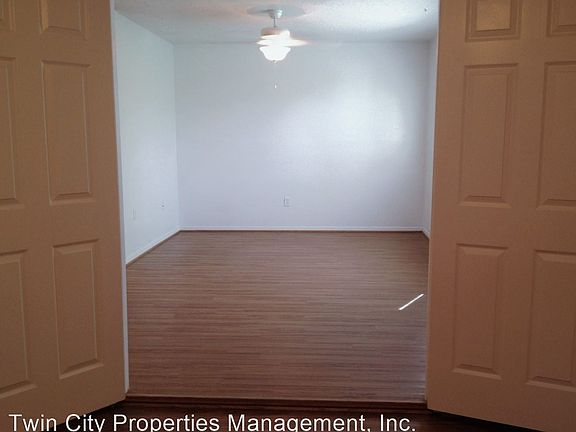 4th image of 300B Richards St