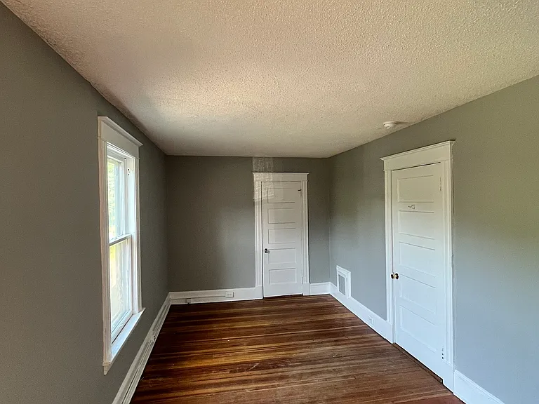 245 Bristol St #1 — Photo 5