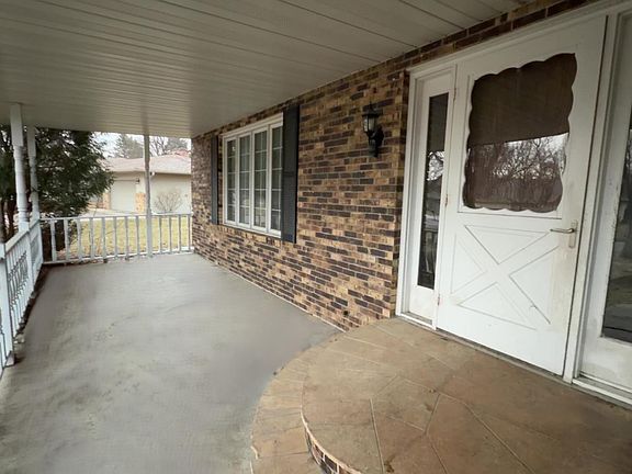 4th image of 3525 Longfellow Rd N