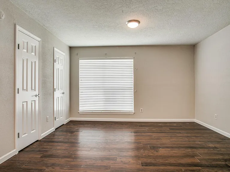 2530 Wheelwright Ln — Photo 12