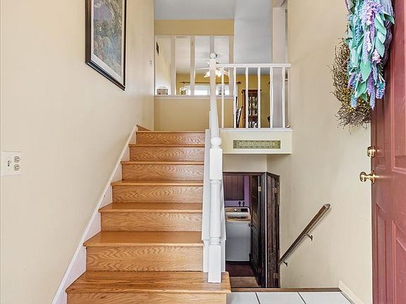 2nd image of 102 Oxford Pl