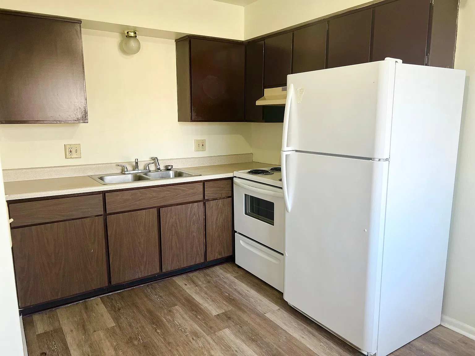 2 bed, 700 sqft, $1,045 — Photo 2