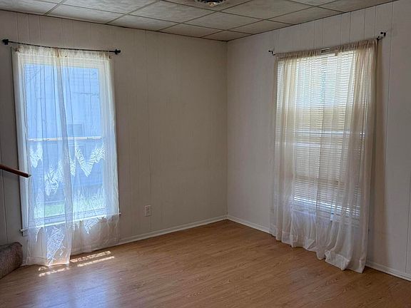 2nd image of 702 N Clark St