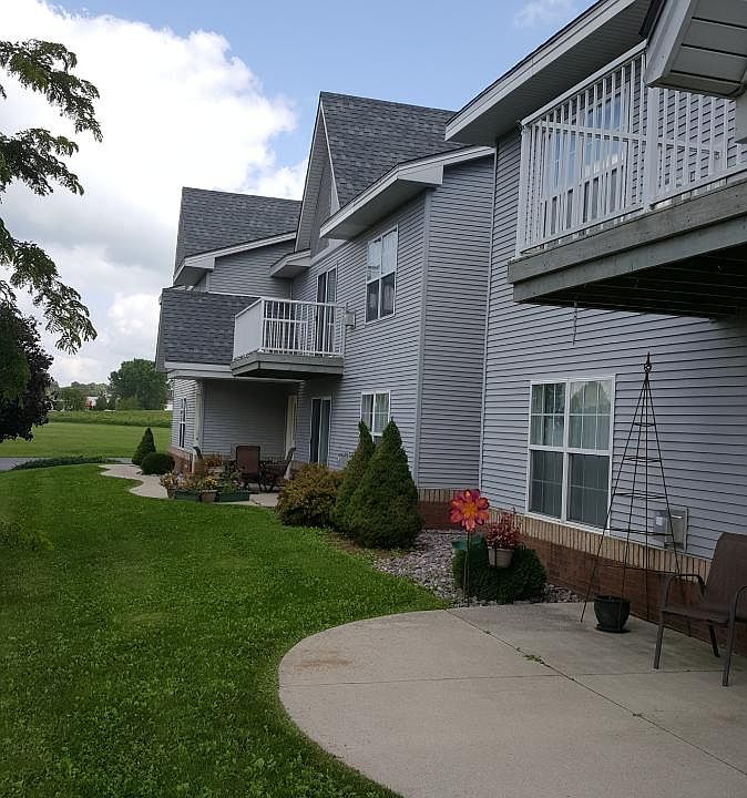 2nd image of 220 Park Ln APT A