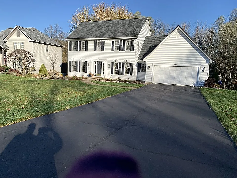 30 Shannon Gln — exterior photo
