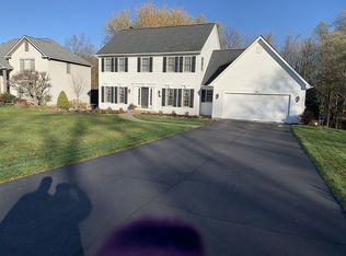 30 Shannon Gln, Fairport, NY 14450