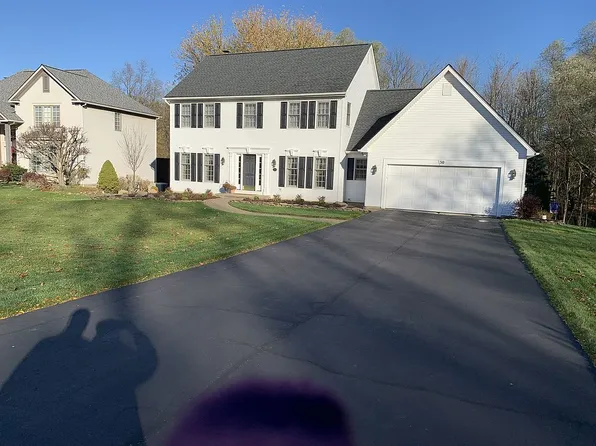 30 Shannon Gln, Fairport, NY 14450
