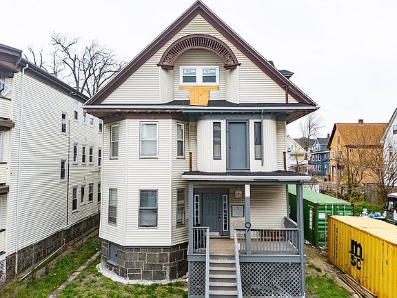 2nd image of 9 Helen St
