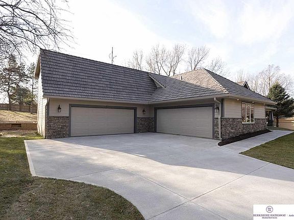 2nd image of 9747 Fieldcrest Dr