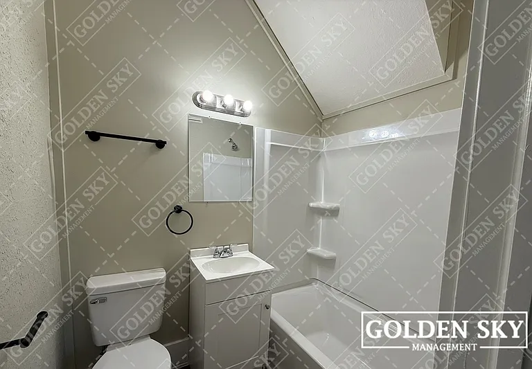 1224 E Main St #4 — Photo 4