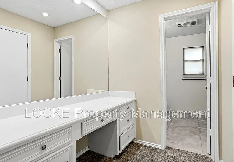 4917 Ledgestone Dr — Photo 13