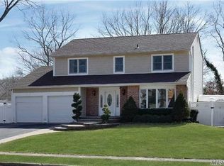 6 Quincy Ln, Smithtown, NY 11787