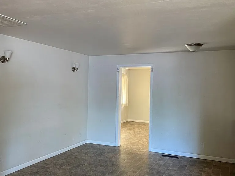 1115 NW 20th St — Photo 4