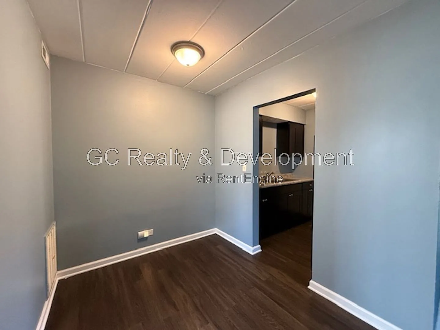 332 Wilson Ave — Photo 4