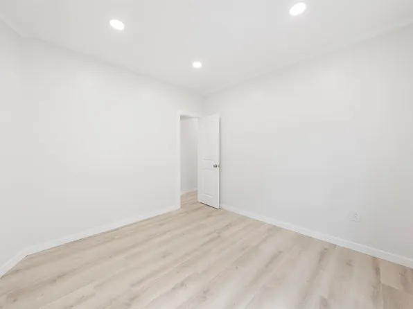 600 67th Street image 13 of 29