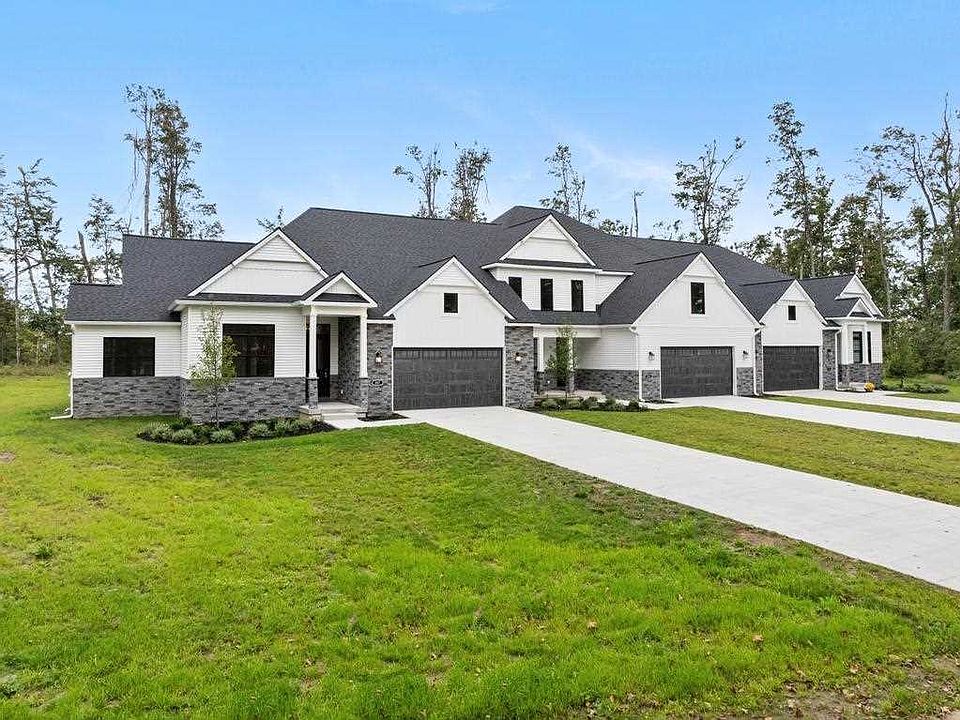 1st image of 807 Fairways Dr