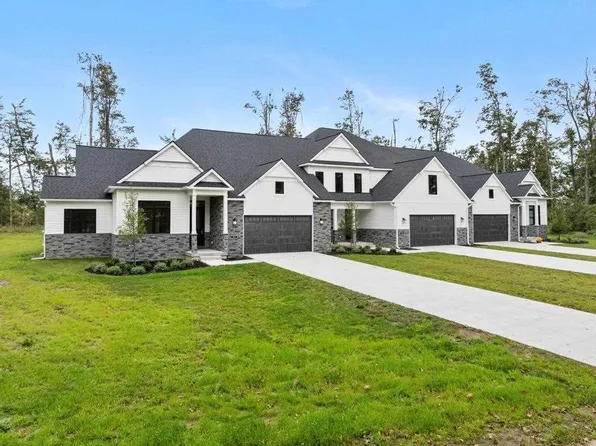 807 Fairways Dr, Harbor Springs, MI 49740