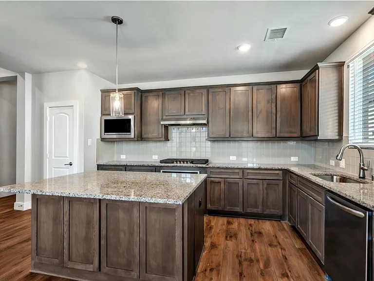 3304 Lake Palestine Rd — Photo 6