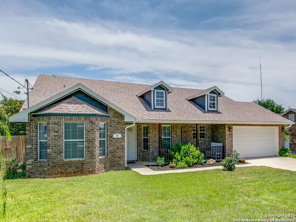 97 Windcrest, Floresville, TX 78114