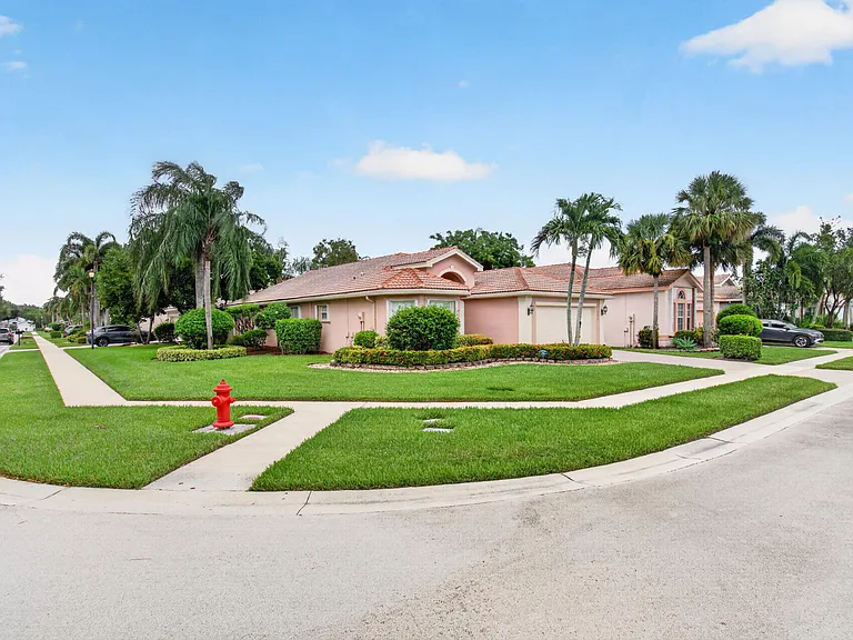 9895 Tallyrand Dr — Photo 4
