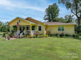 437 Rutledge Dr, Hendersonville, NC 28739