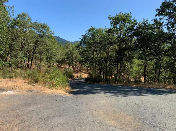5222 Tunnel Loop Rd, Grants Pass, OR 97526