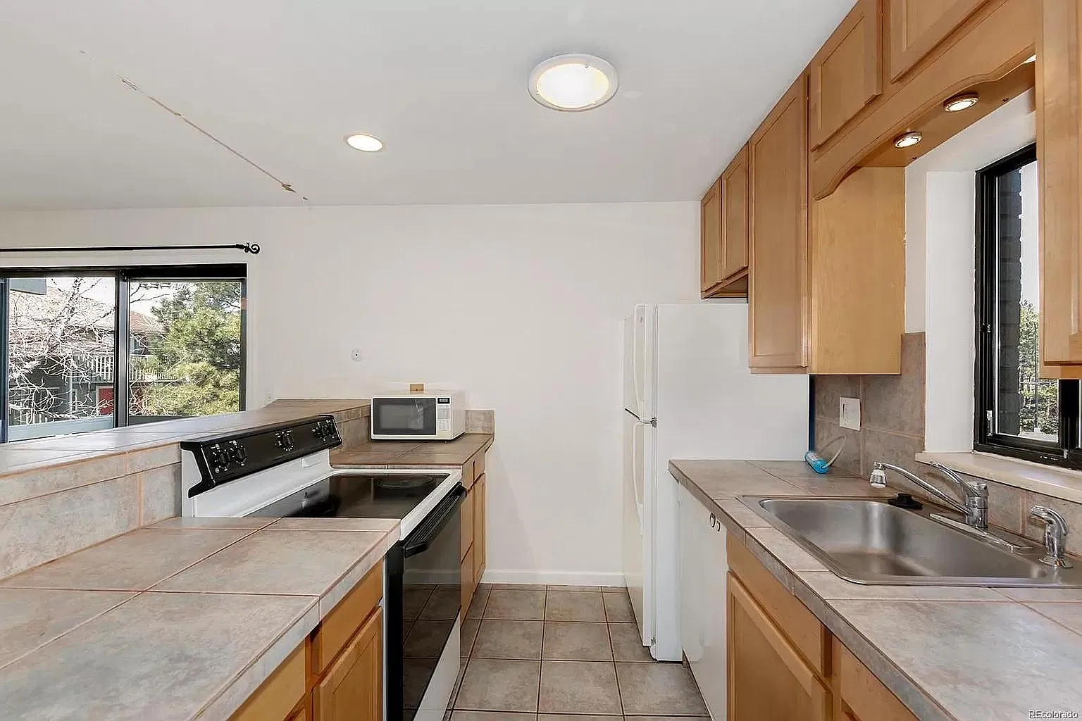 2 bed, 888 sqft, $1,800 — Photo 4