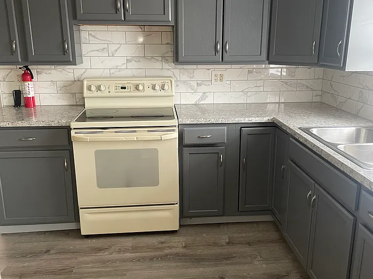 498 W Main St — Photo 19