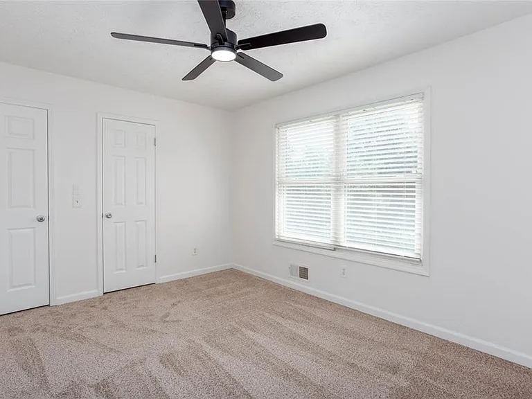 1093 Caprice Dr — Photo 20
