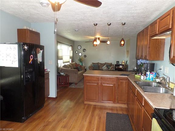 3rd image of 1309 E Larchmont Dr