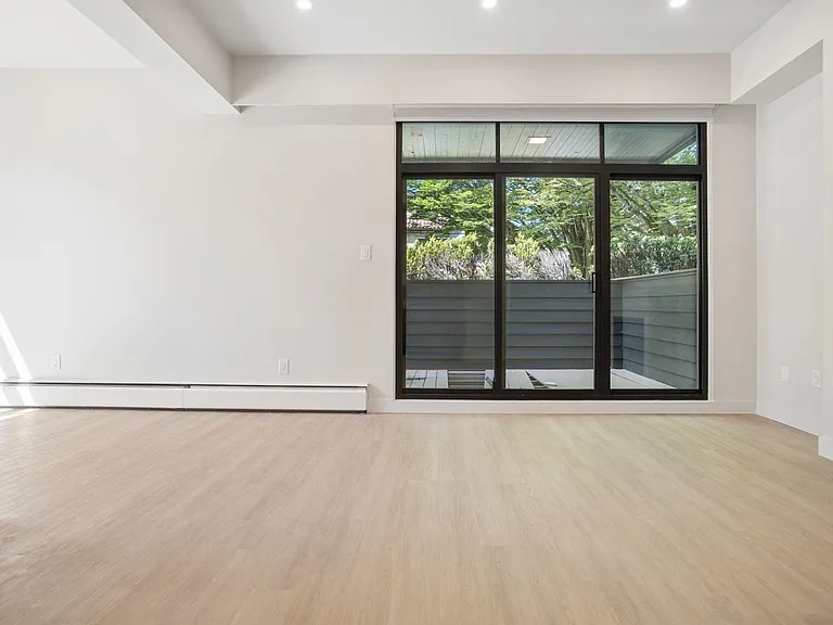 1060 Cypress St — Photo 5