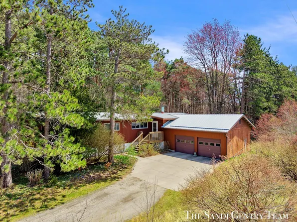 2981 E Sternberg Rd, Fruitport, MI 49415