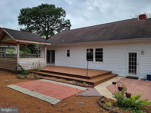 5th image of 620 N Pinehurst Ave