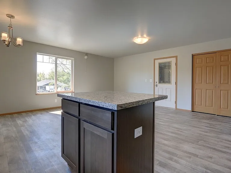 4565 W Overby St — Photo 8
