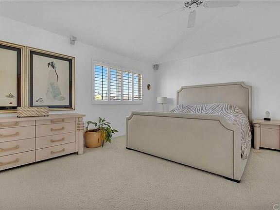 2nd image of 631 W Alton Ave