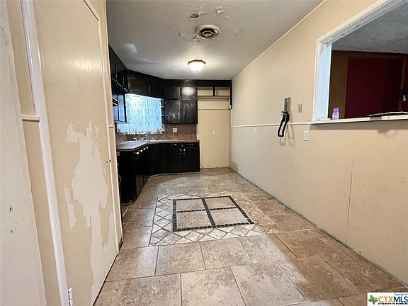 5th image of 812 Anaqua Ave