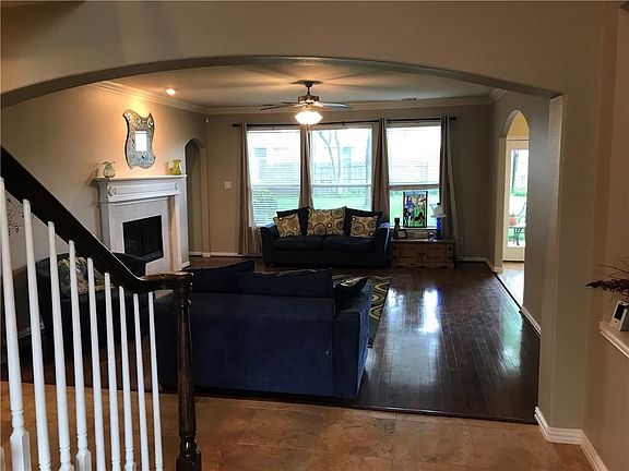 3rd image of 6301 Fannin Dr