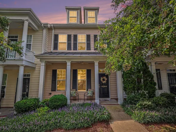 1044 Philpott Dr, Chapel Hill, NC 27517