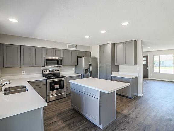 3rd image of 3724 E Columbine Dr