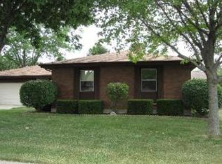 319 Georjean Ct, Sycamore, IL 60178