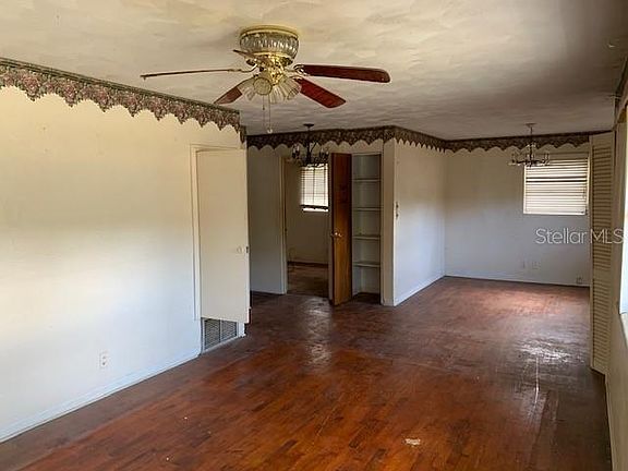 3rd image of 619 Brentwood Dr
