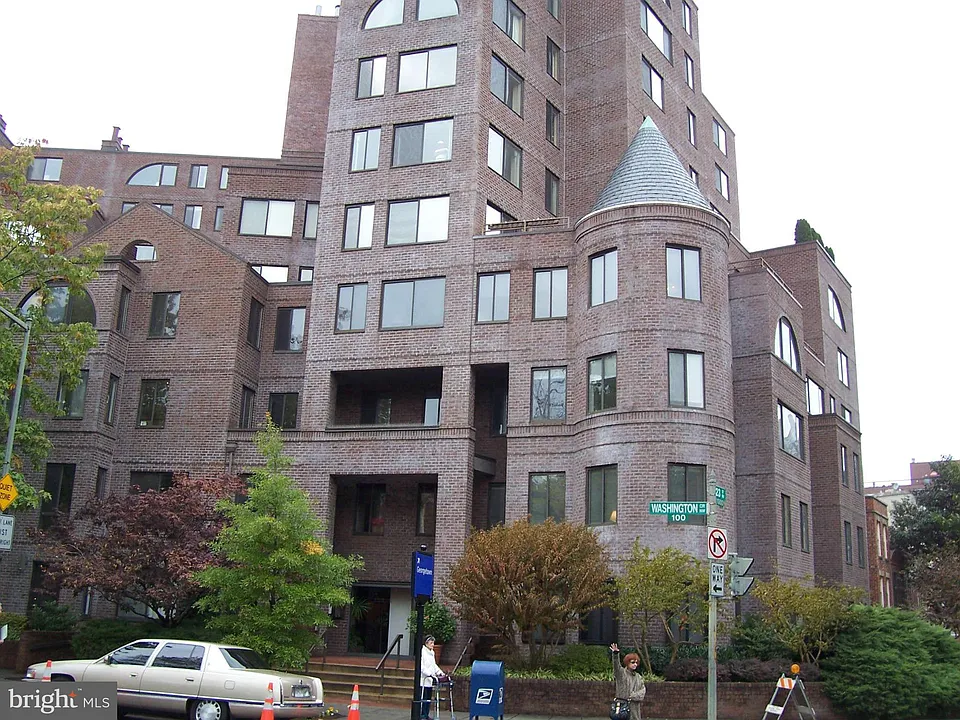 3 Washington Cir NW #702