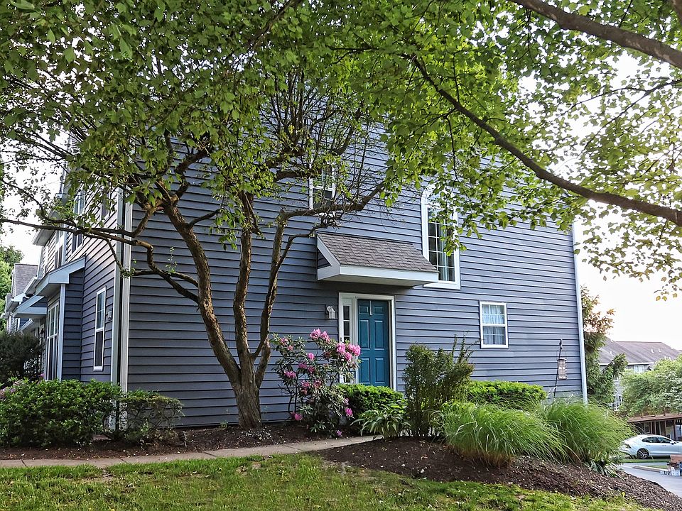 1st image of 102 Whistling Swan Ln